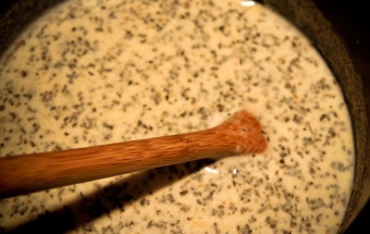 Брокколи под сметанно-сырным соусом