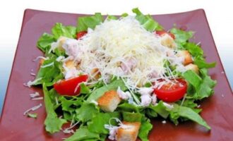 Салат «Цезарь» с цыпленком и грибами