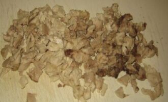 Рулеты из лаваша с курицей, грибами и плавленым сыром
