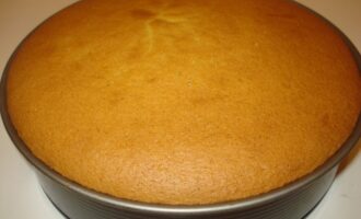 Манный пирог с персиком