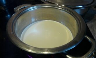 Манный пирог с персиком