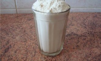 Манный пирог с персиком