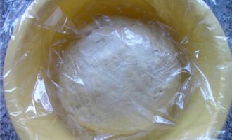 Хлеб с чесноком и оливками