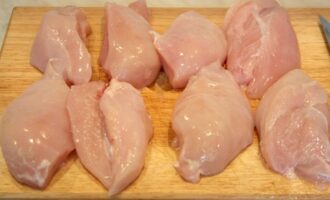 Салат из курицы с орехами