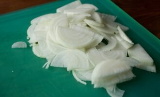 Салат из курицы с орехами