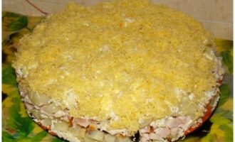 Салат из курицы с орехами
