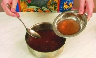 Творожный десерт с малиной