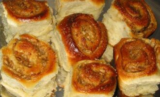 Булочки с яблоком из быстрого теста