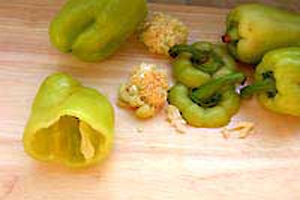 Перец фаршированный овощами