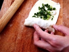 Блины с зеленым луком