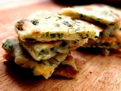 Блины с зеленым луком