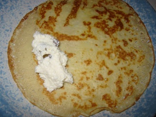 Блины с творогом и изюмом
