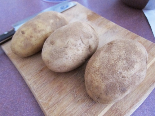 Картофельные дольки с чесноком