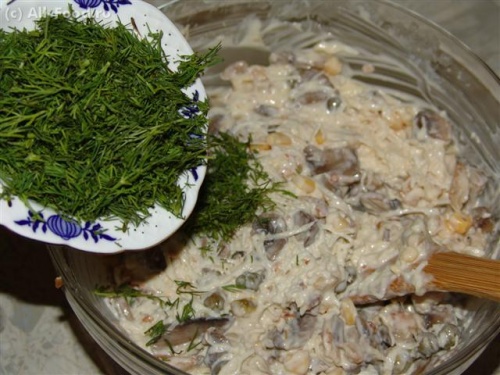 Салат с кукурузой и грибами