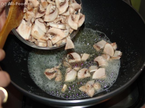 Салат с кукурузой и грибами