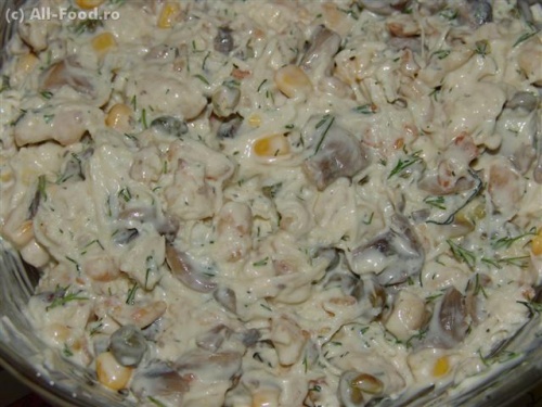 Салат с кукурузой и грибами