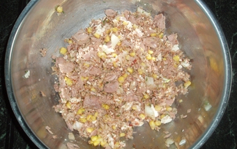 Закусочные маффины с сыром, кукурузой и тунцом