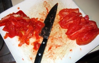 Постная томатная заправка с луком для салатов