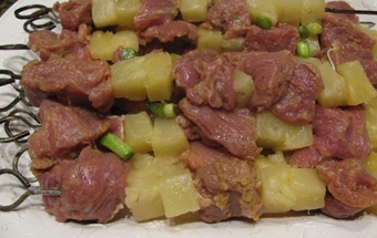 Шашлык из свинины с ананасами