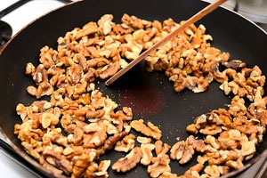 Жареные грецкие орехи