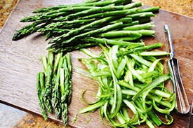 Салат из спаржи с майонезом и грибами