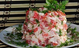 Салат с кальмарами и крабовыми палочками