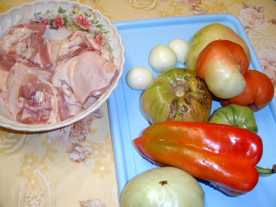 Курица с болгарским перцем и помидорами