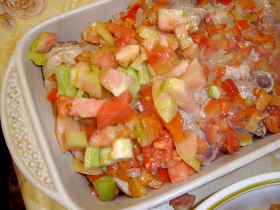 Курица с болгарским перцем и помидорами
