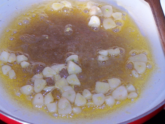 Суп с копченым беконом и сухариками