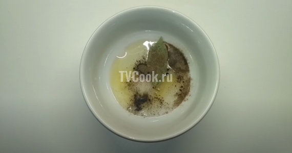 Маринованная скумбрия с растительным маслом