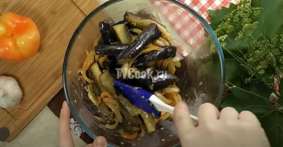 Острая закуска. Готовлю ее очень часто, уж очень вкусно