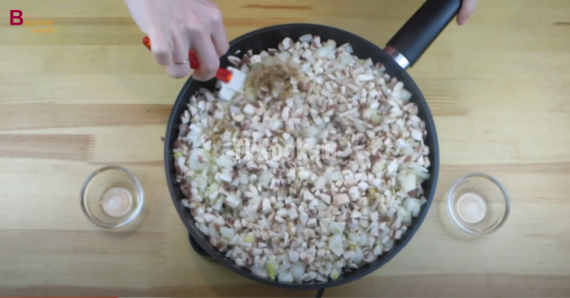 Картофельные зразы с морковью и грибами