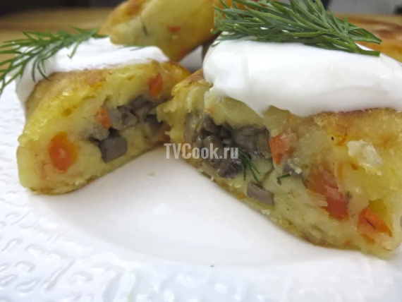 Картофельные зразы с морковью и грибами