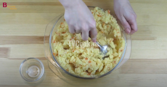Картофельные зразы с морковью и грибами