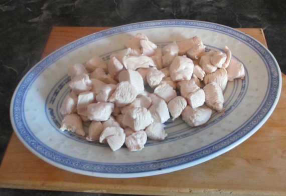Салат из авокадо с курицей