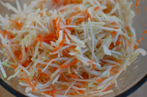 Салат из капусты кольраби