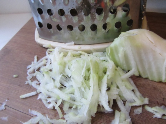 Салат из капусты кольраби