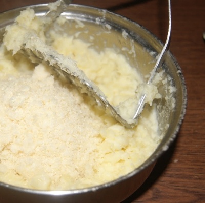 Запеканка с капустой, фаршем и картофелем