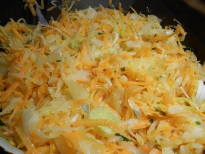 Запеканка с капустой, фаршем и картофелем