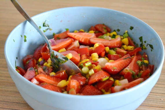 Сальса с клубникой и креветками
