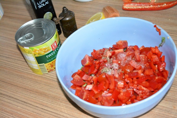 Сальса с клубникой и креветками
