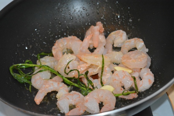 Сальса с клубникой и креветками