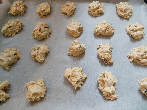 Печенье с орехами и сухофруктами