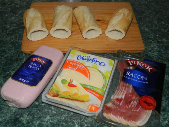 Запеченный багет с начинкой