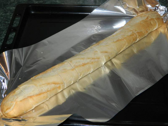 Запеченный багет с начинкой
