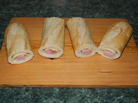 Запеченный багет с начинкой
