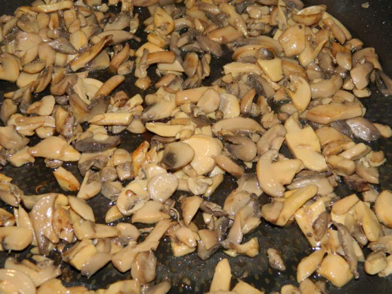 Салат с консервированными грибами и курицей