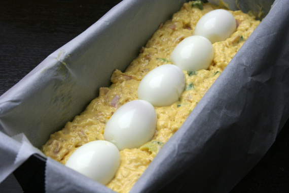 Закусочный кекс с яйцами