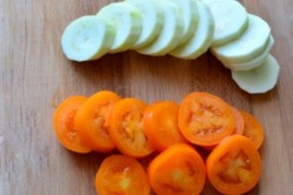Кабачки с сыром и помидорами