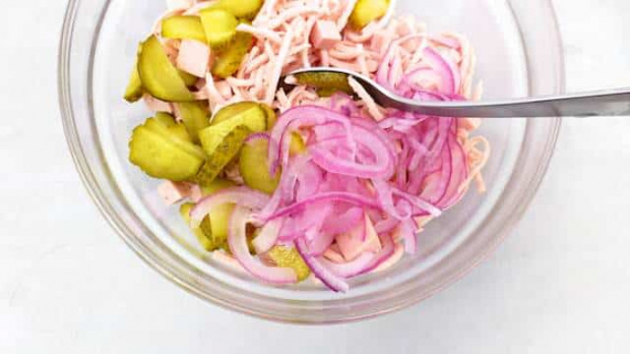 Баварский салат с колбасой